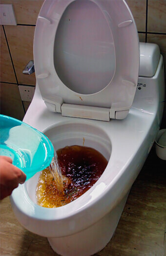 https://blockeddrainskelmscott.com.au/uploads/2025/07/blocked-toilet-93159.jpg