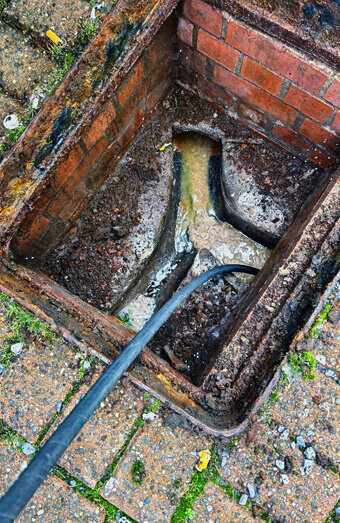 https://blockeddrainskelmscott.com.au/uploads/2025/07/hero-blocked-sewers-67191.jpg