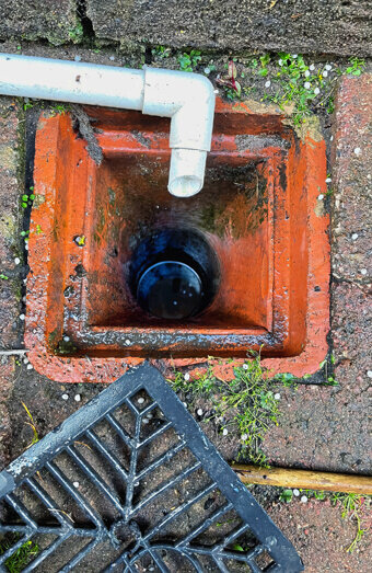 https://blockeddrainskelmscott.com.au/uploads/2025/07/hero-blocked-sewers-89214.jpg